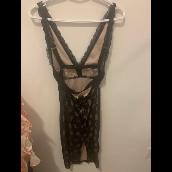 . Small midi open back. Cutout lace v deck dress - Picture 3 of 6